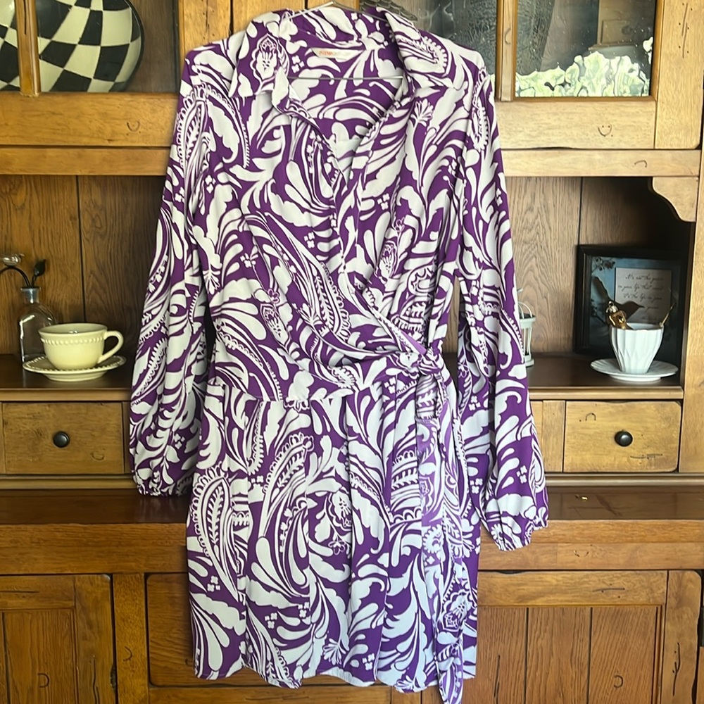 Intempo floral wrap dress women’s size large, purple and white, worn once,